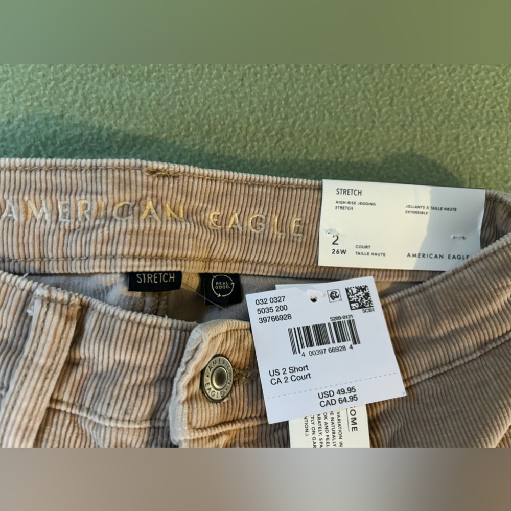 BRAND NEW! American Eagle Corduroy Hi-Rise Jegging Short Size 2. Stretch